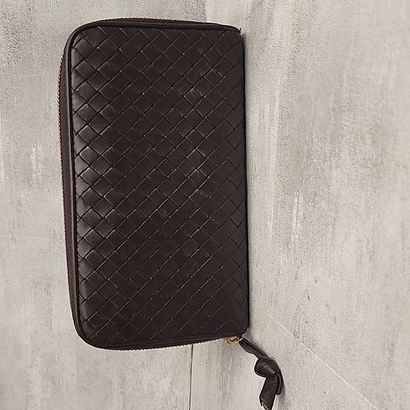 Bottega Veneta Handbags - Bottega Veneta Round Long Wallet Intrecciato Dark Brown Leather Zippy Wallet!